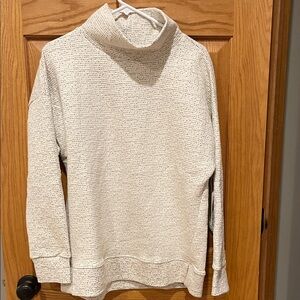 Jockey womens funnel neck large pullover
NWT cream/black